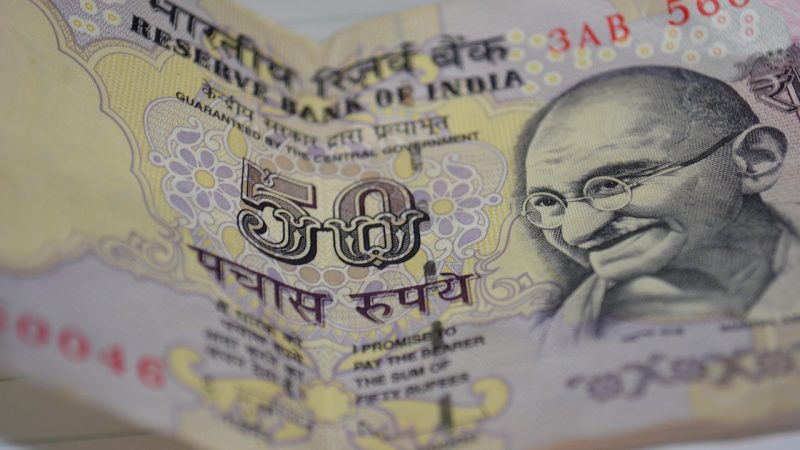 महात्मा गांधी के 10 प्रेरक विचार जो आज भी लोगों को दिशा दिखाते हैं